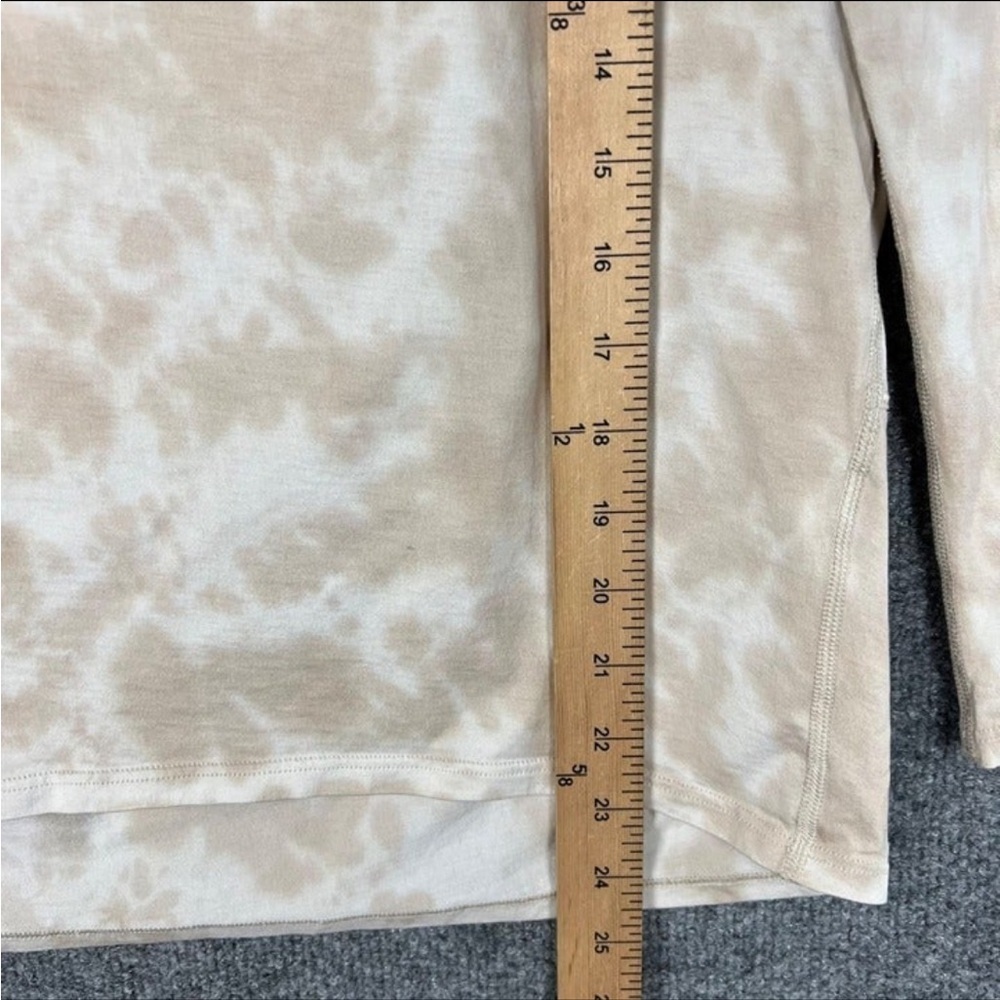 Lululemon back in action long sleeve - Picture 8 of 8